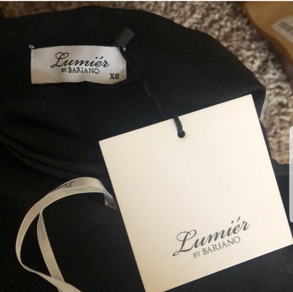 Black gown - Picture 5 of 7